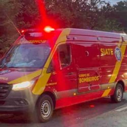 Jovem fica ferido em acidente entre carro e moto na região do Ciro Nardi, em Cascavel - catve.com