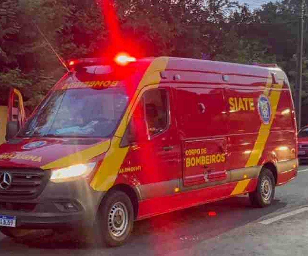 Jovem fica ferido em acidente entre carro e moto na região do Ciro Nardi, em Cascavel - catve.com