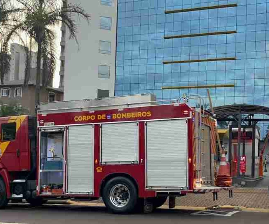 Início de incêndio mobiliza Corpo de Bombeiros em edifício na rua Minas Gerais - catve.com