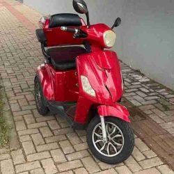 Batida entre carro e triciclo deixa jovem ferida em Cascavel - catve.com