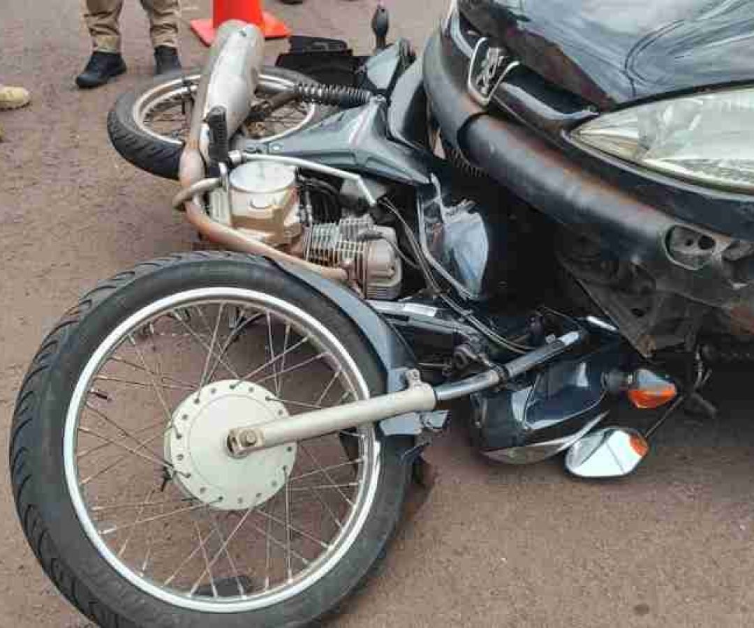 Acidente entre carro e moto mobiliza equipes de socorro no Parque São Paulo - catve.com