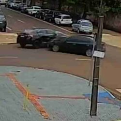 Batida em cruzamento do Centro de Cascavel é flagrada por câmera de segurança - catve.com