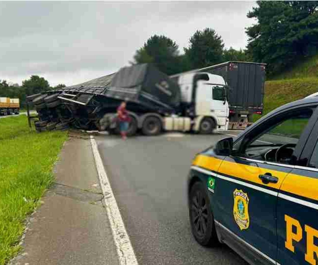 Caminhão invade pista contrária e interdita a BR-116 em Campina Grande do Sul - catve.com