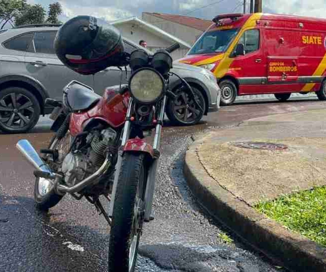 Acidente entre carro e moto deixa dois homens feridos no Bairro Universitário - catve.com