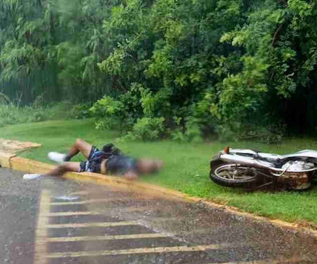 Jovem sofre queda de moto após fugir de abordagem do Pelotão de Choque - catve.com