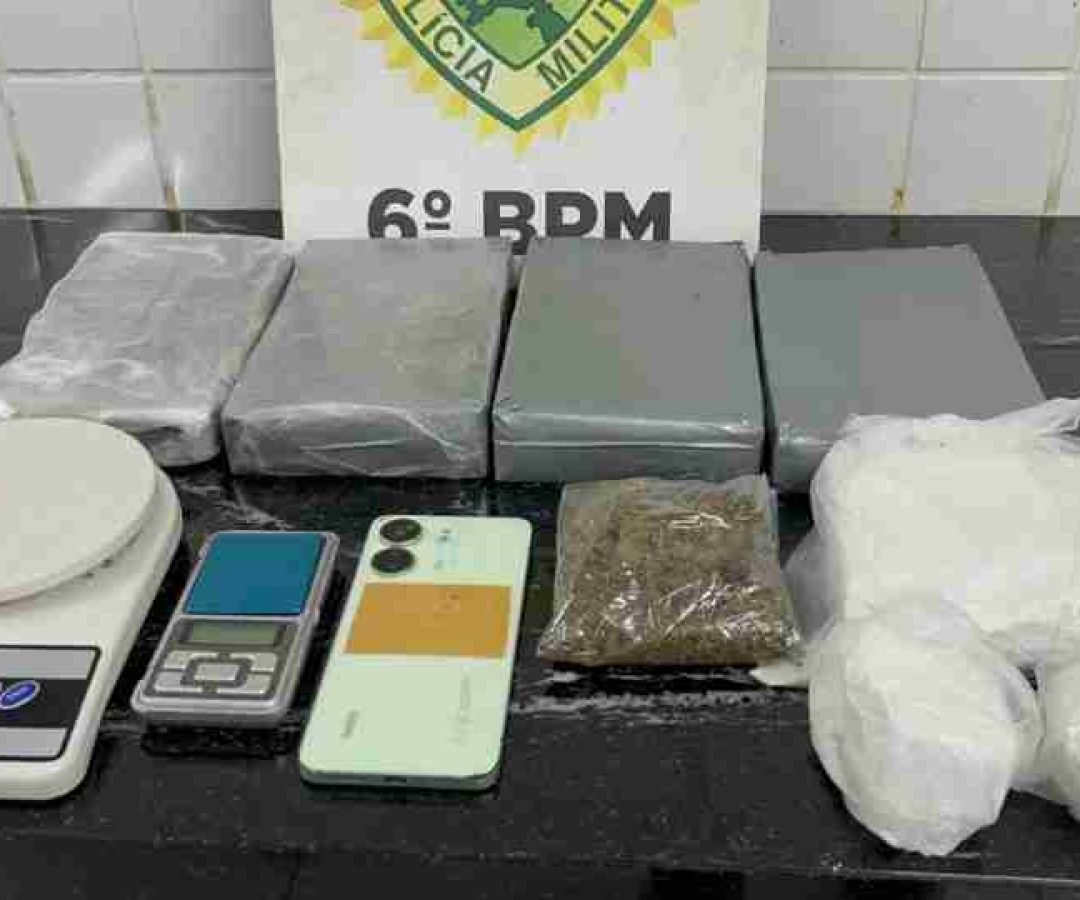 ROCAM apreende cerca de 5 quilos de cocaína em casa usada para tráfico no Brasmadeira - catve.com