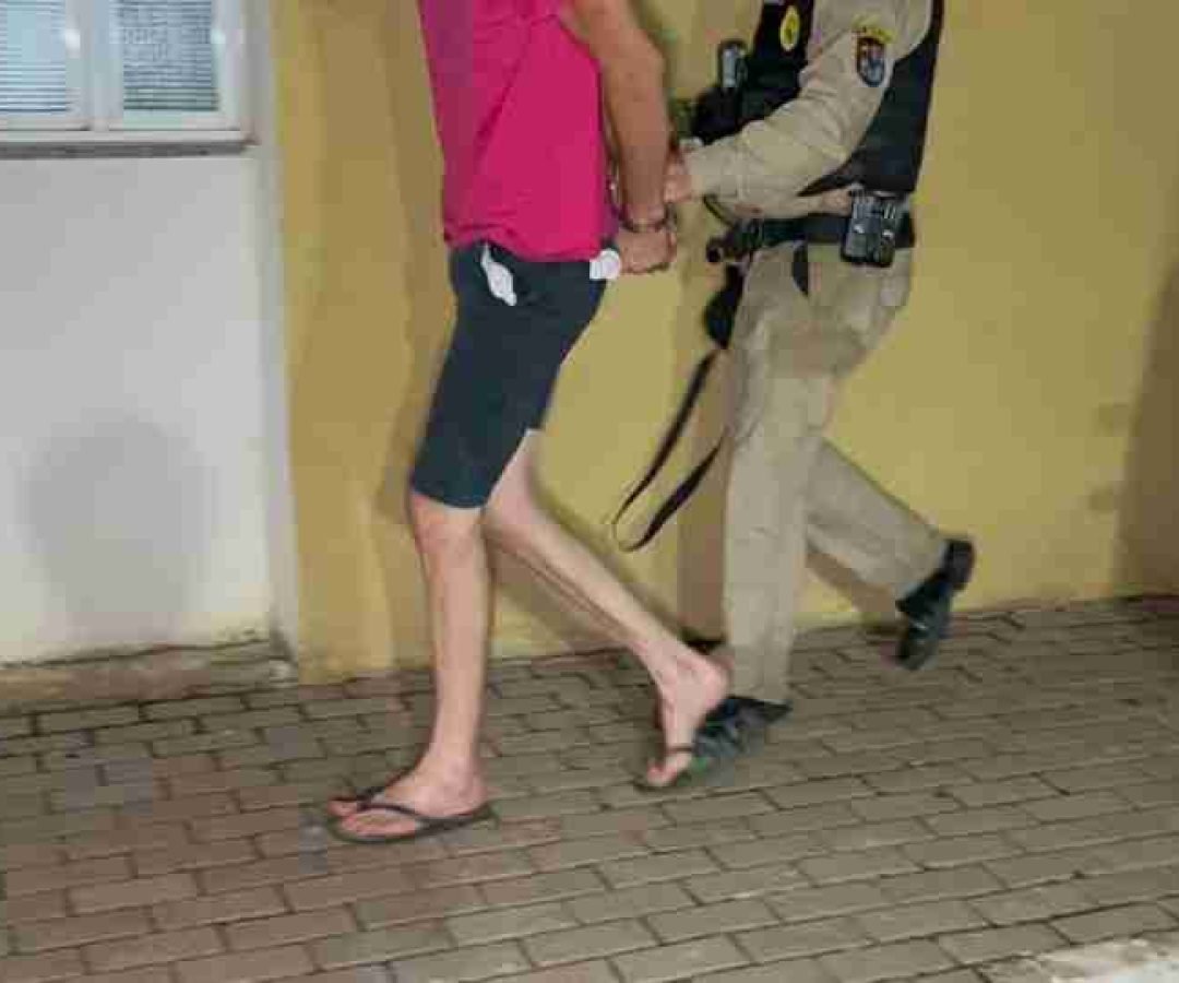 Homem é detido por realizar 'delivery' de drogas em Cascavel - catve.com