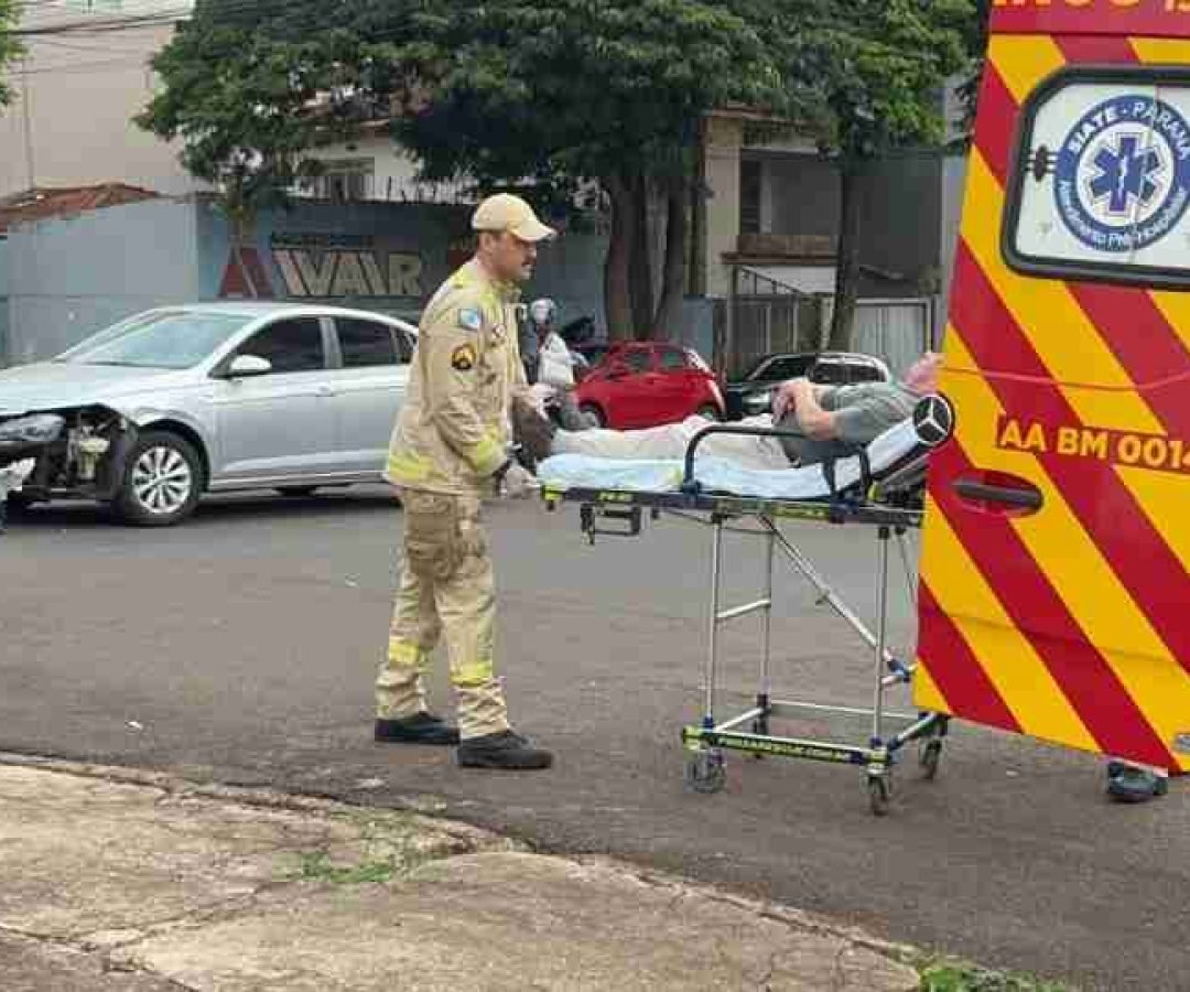 Idoso fica ferido em batida entre carros no bairro Coqueiral - catve.com