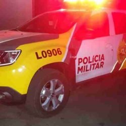 Após tapa na esposa, homem incendeia sofá e tenta invadir quarto das filhas com faca na mão - catve.com