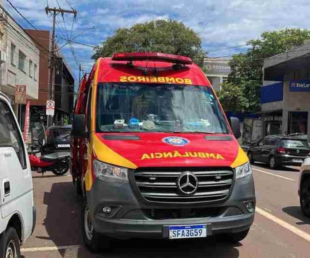 Acidente entre carro e moto deixa motociclista ferido no Centro - catve.com