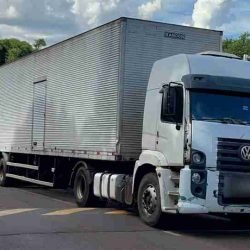 Carreta com placas clonadas é apreendida na BR-277, em Cascavel - catve.com