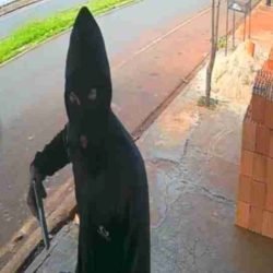 Homem armado rouba comércio em Ibiporã; assista - catve.com