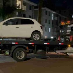Carro usado na fuga de homicídio é localizado pela polícia no bairro Neva, em Cascavel - catve.com