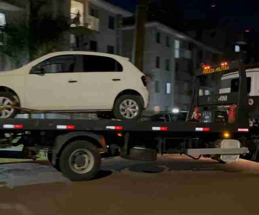 Carro usado na fuga de homicídio é localizado pela polícia no bairro Neva, em Cascavel - catve.com