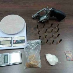 Homem é preso com arma e drogas no Interlagos durante cumprimento de mandado - catve.com