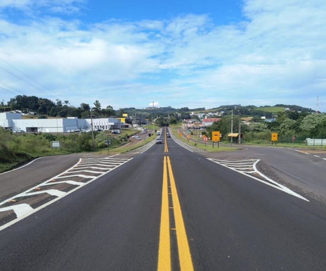 DER/PR reforça sinalização viária em Francisco Beltrão e na ligação com Itapejara D'Oeste