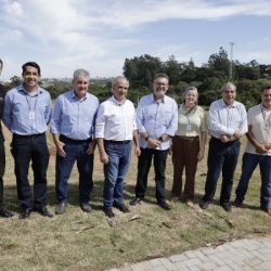 Sanepar entrega em Cascavel área revitalizada após obra de desassoreamento do lago