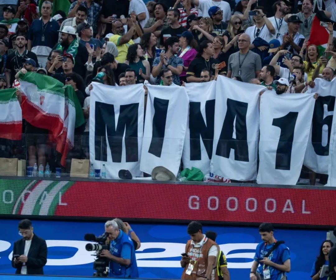 1781614548_protesto-torcida-ira-copa-do-mundo-168-mortos-e1781582204786.jpg