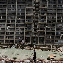1782720177_Escombros-de-predio-que-desabou-em-La-Guaira-apos-terremotos-na-Venezuela.jpg