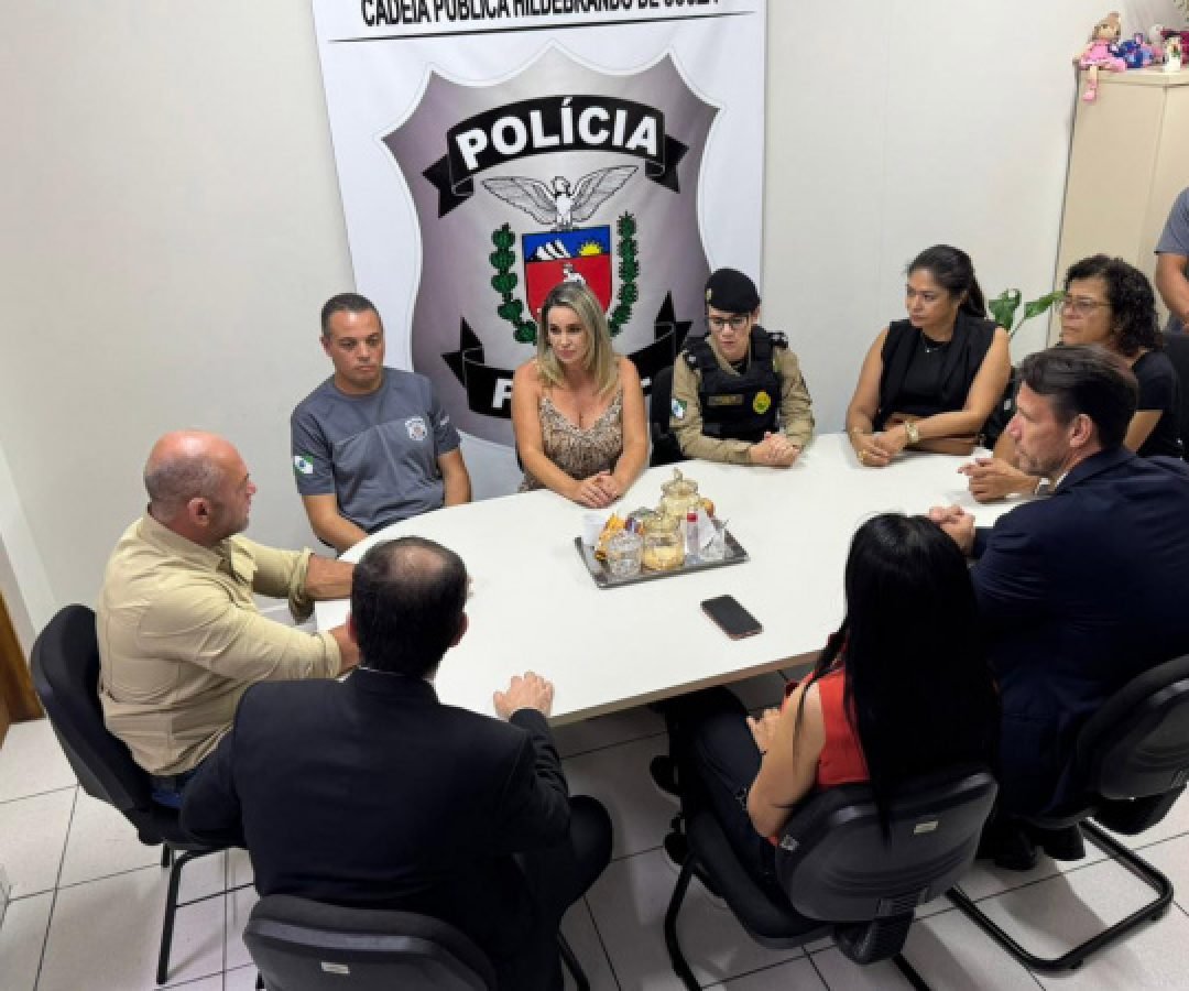 Governo, MPPR e OAB/PR vistoriam cela de Filipe Martins em Ponta Grossa