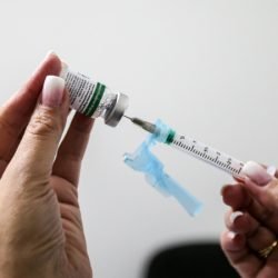 Vacinação contra a gripe continuará no Paraná para atingir grupos prioritários