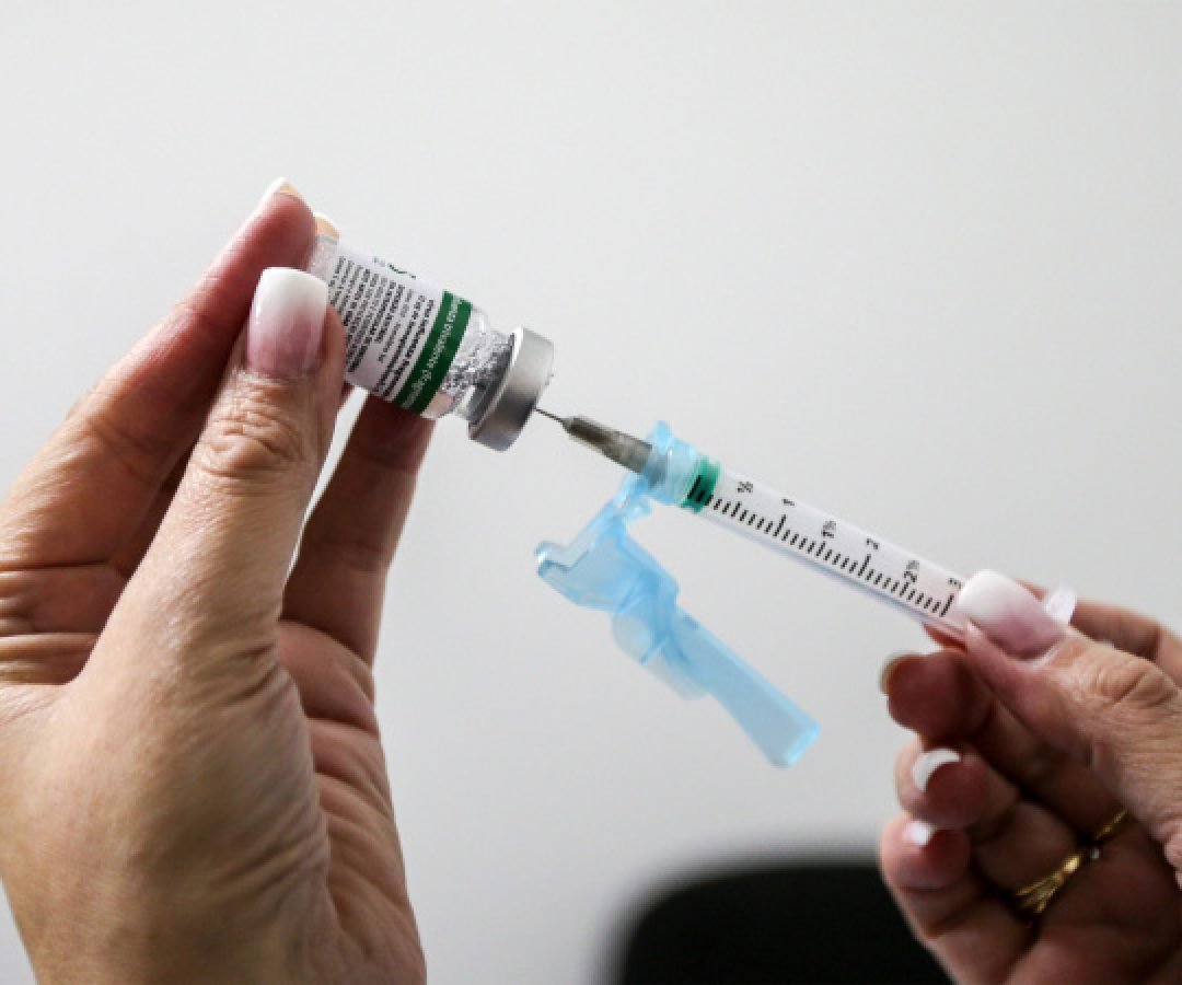 Vacinação contra a gripe continuará no Paraná para atingir grupos prioritários