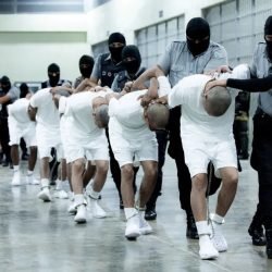 2025-03-24T191434Z_1_LYNXNPEL2N0XQ_RTROPTP_4_USA-TRUMP-MIGRATION-EL-SALVADOR-e1742846183348.jpg
