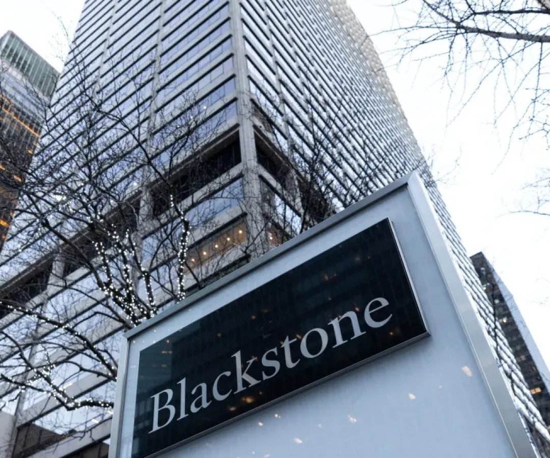 2025-04-17T160127Z_1_LYNXMPEL3G0UK_RTROPTP_4_BLACKSTONE-HEDGE-FUNDS-e1744915461824.jpg