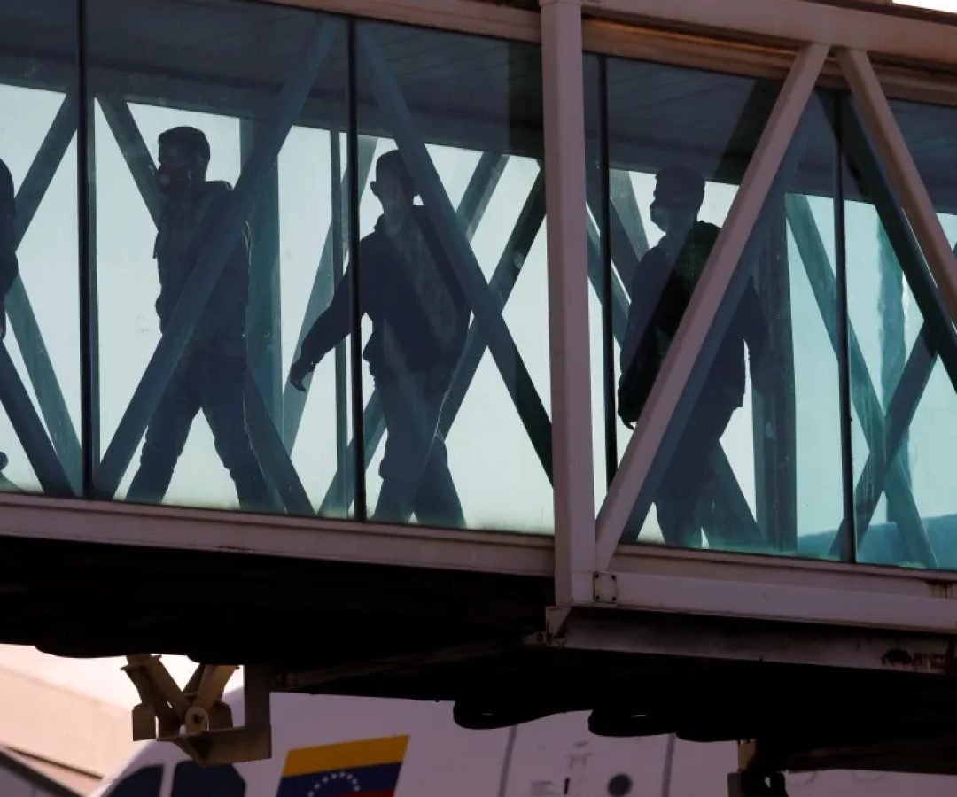 2025-05-05T164241Z_1_LYNXMPEL440ML_RTROPTP_4_USA-TRUMP-MIGRATION-VENEZUELA-FLIGHT.jpg