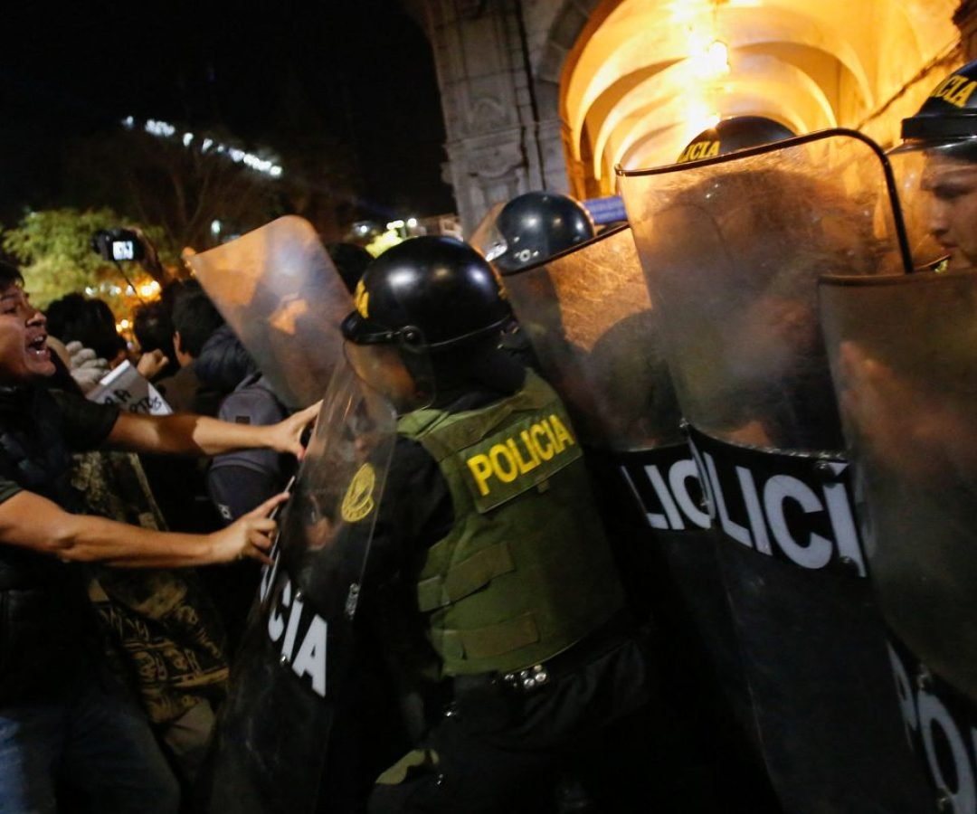 Peru decreta estado de emergência em Lima após protestos violentos
