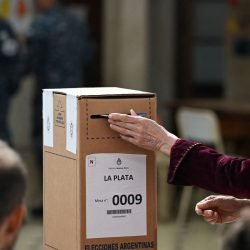 Argentinos vão às urnas para renovar Câmara e Senado