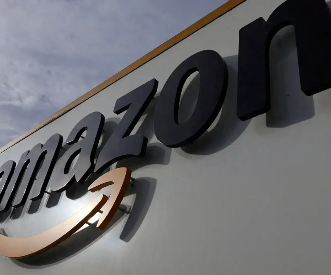 2025-10-28t111009z_1_lynxmpel9r0j5_rtroptp_4_usa-holiday-shopping-amazon-hiring