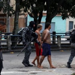 Operação no Rio contra facções criminosas registra 64 mortes