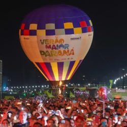 A dupla  Zeze DI Camargo e Luciano  durante a apresentacao do seu show dentro da programacao do Verao Maior Parana, em Matinhos - 08/02/2025 - Foto: Geraldo Bubniak/AEN