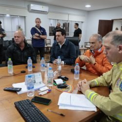Governo manda dezenas de bombeiros e equipes da saúde para auxiliar Rio Bonito do Iguaçu