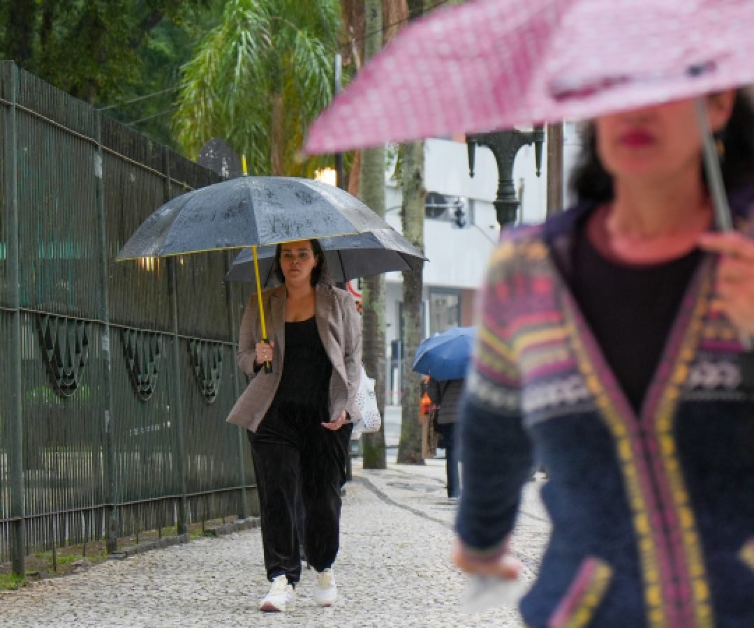 Após tempestades com raios e granizo no Paraná, semana segue chuvosa no Oeste e Sudoeste