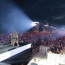 Com repertório variado, Banda da PM anima multidão antes do show do Roupa Nova