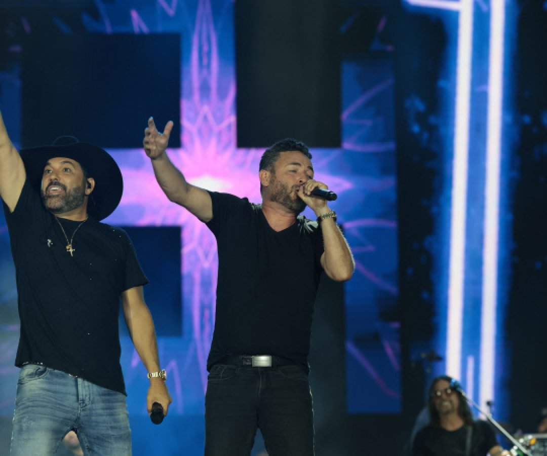 Vídeo leva músico sertanejo a cantar com Edson e Hudson no Verão Maior Paraná