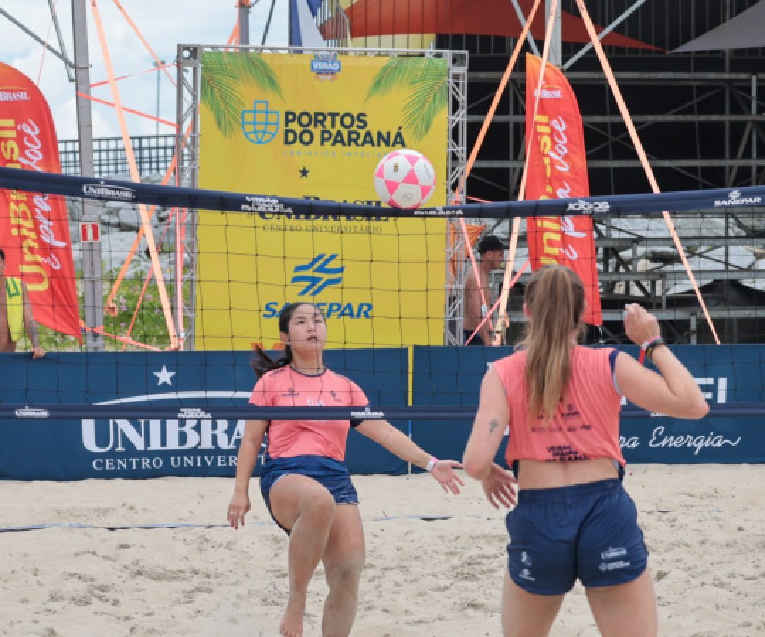 Torneio Elas por Elas leva protagonismo feminino ao futevôlei nas areias de Caiobá