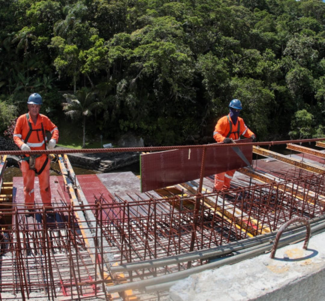 Obras da Ponte de Guaratuba continuam 24 horas por dia durante o Carnaval