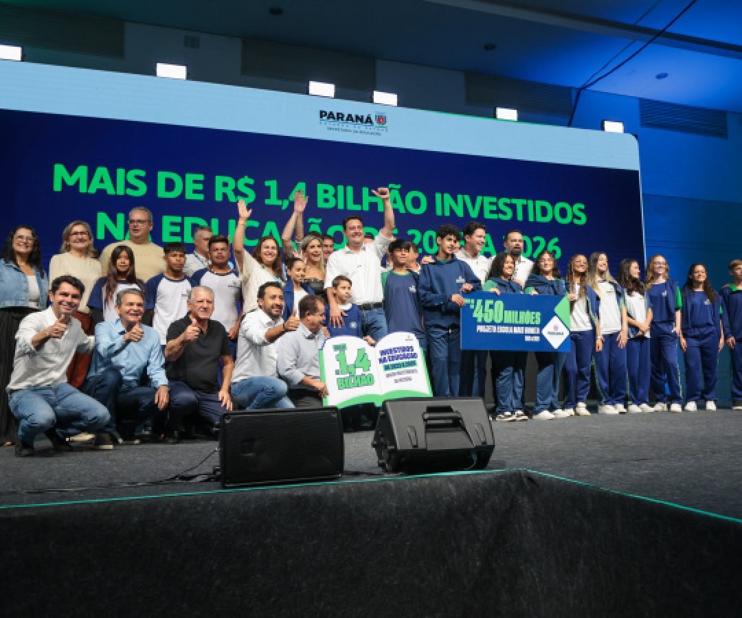 Ratinho Junior anuncia pacote de investimentos e uniformes para toda a rede estadual de educação