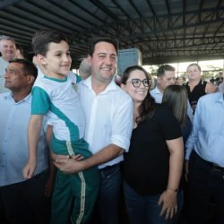 Estado entrega kits educacionais para escolas e libera construção de colégio em Campo Mourão