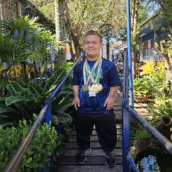 Ouro nos Jogos Paradesportivos, aluno da rede estadual se destaca no parabadminton