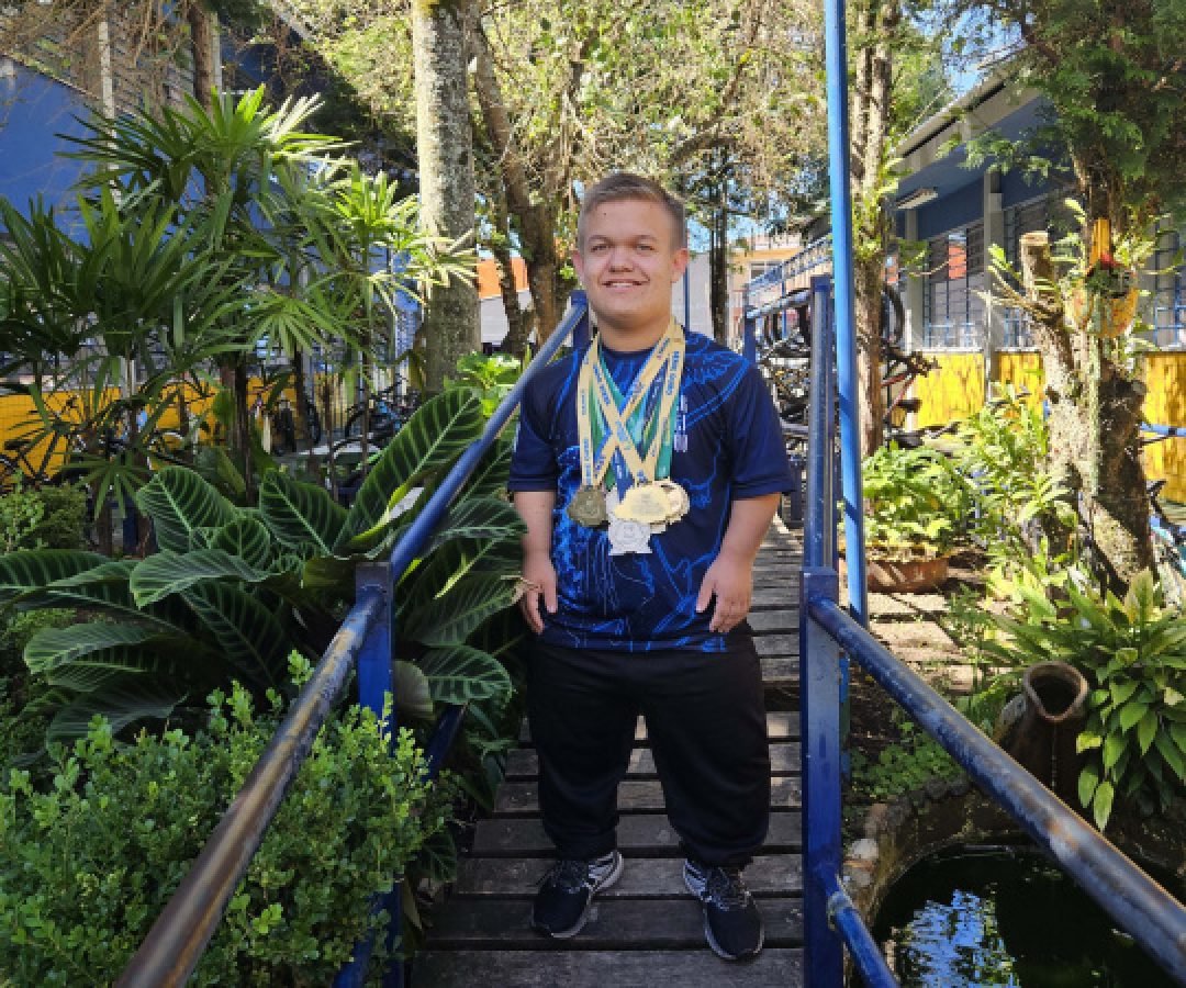 Ouro nos Jogos Paradesportivos, aluno da rede estadual se destaca no parabadminton