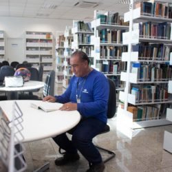 Biblioteca da Sanepar motiva hábito da leitura entre empregados em todo o Paraná