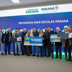 Ratinho Junior assina maior PPP da educação do Brasil para construir 40 colégios no Paraná
