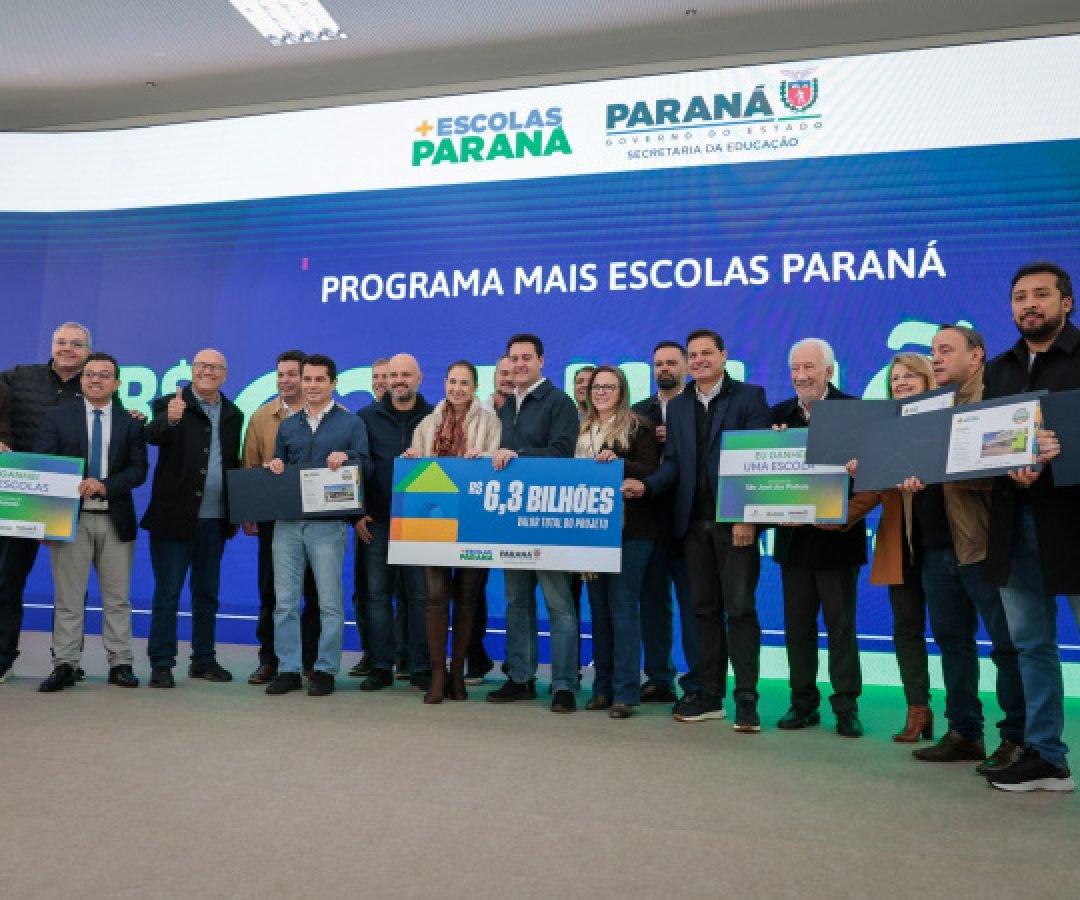 Ratinho Junior assina maior PPP da educação do Brasil para construir 40 colégios no Paraná
