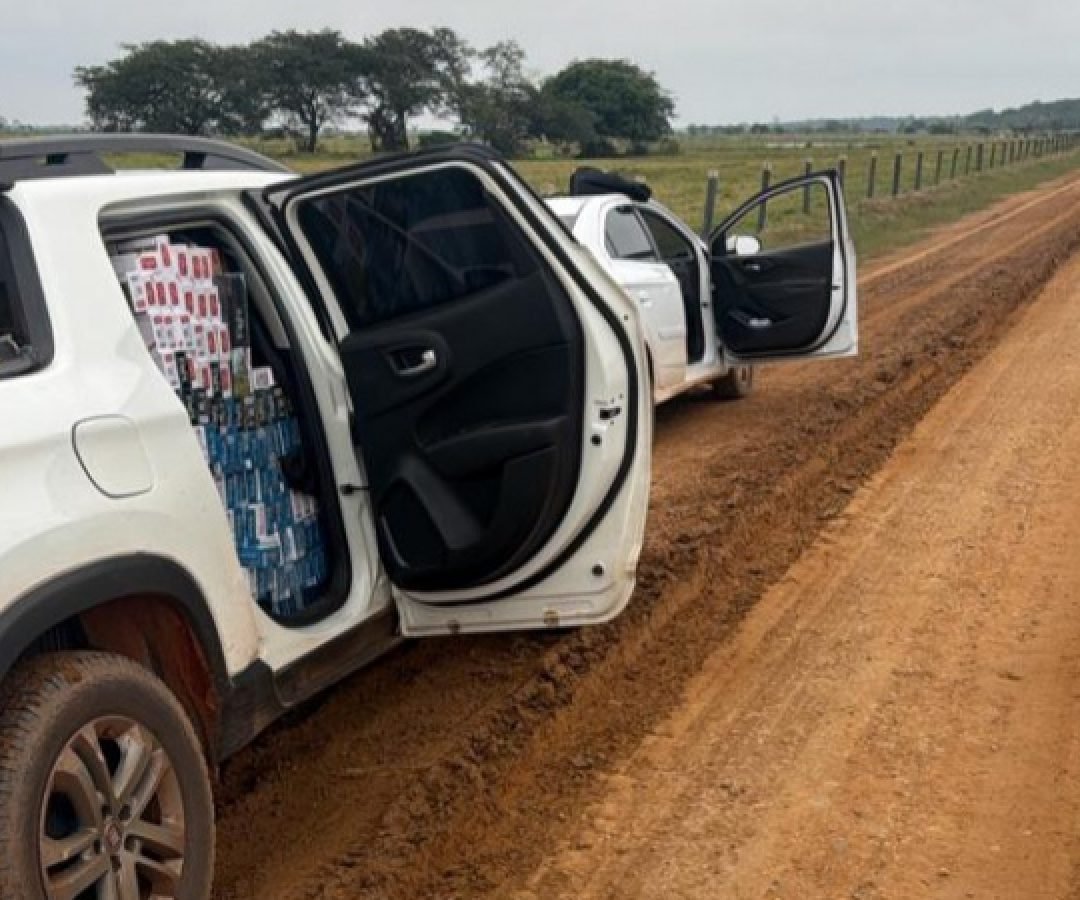 PMPR apreende veículos e cigarros e prende homem na divisa entre Paraná e Mato Grosso do Sul