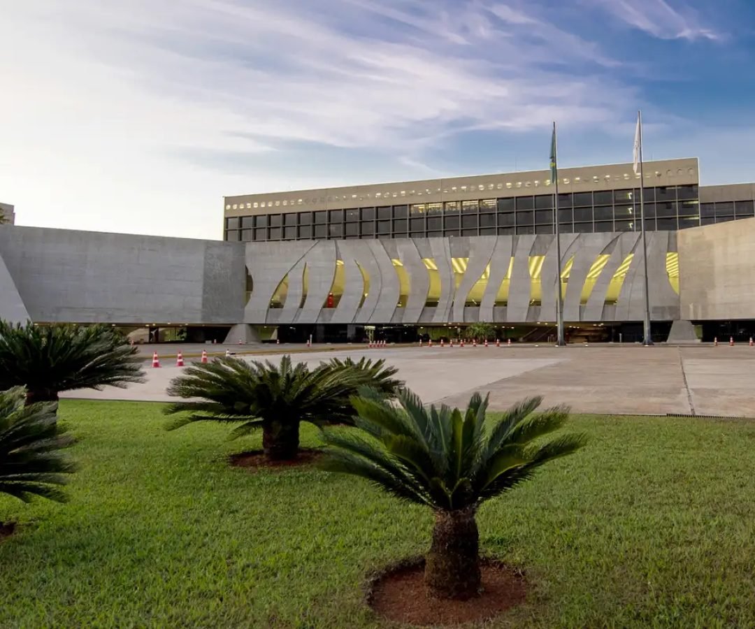 STJ suspende operações da Refinaria de Manguinhos, no Rio