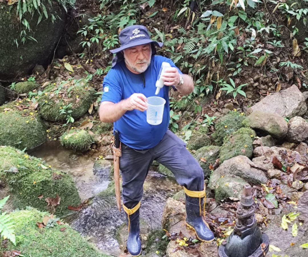SegHidro: projeto da Sanepar coleta amostras em minas e poços no Litoral